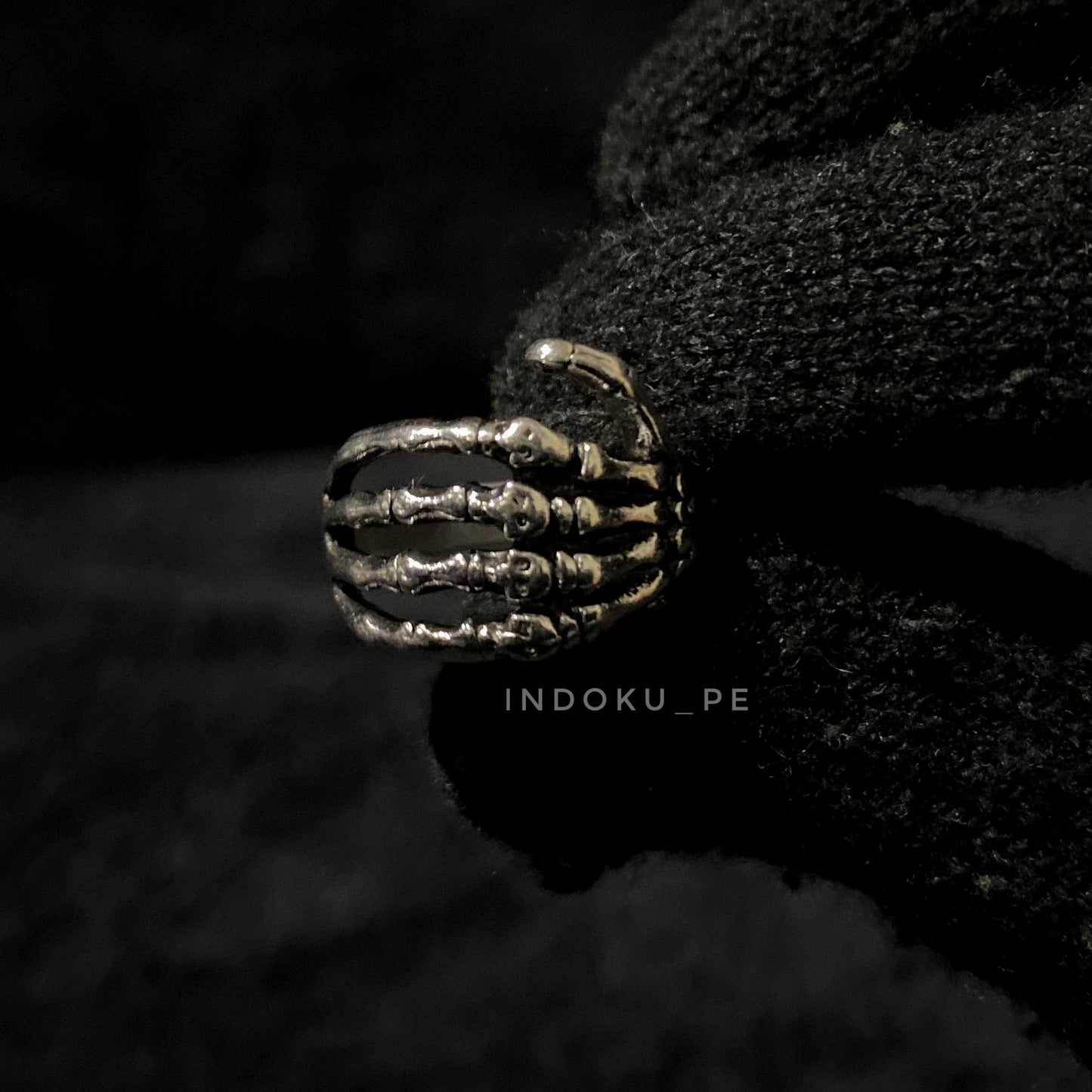 ANILLO MANO CALAVERA