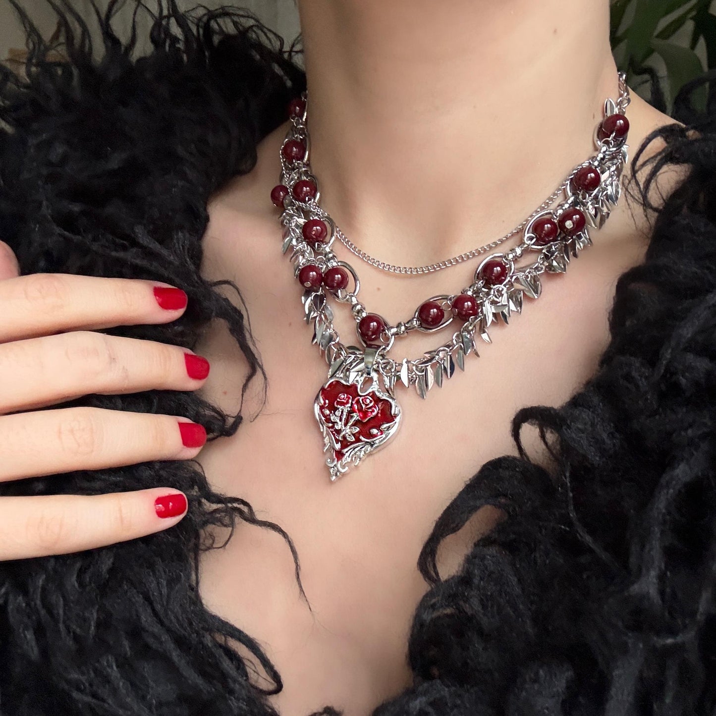 COLLAR CORAZÓN ROJO