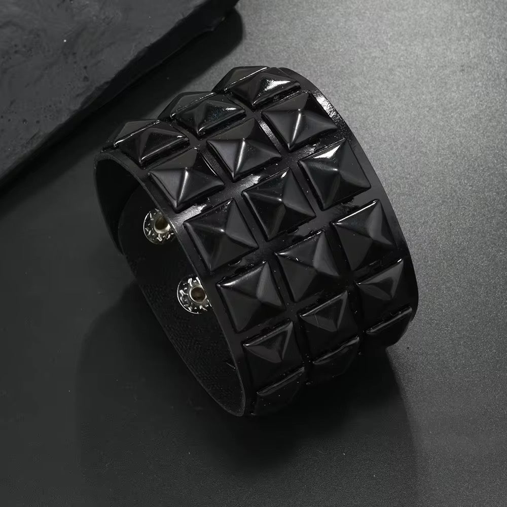 PULSERA BLACK PYRAMID