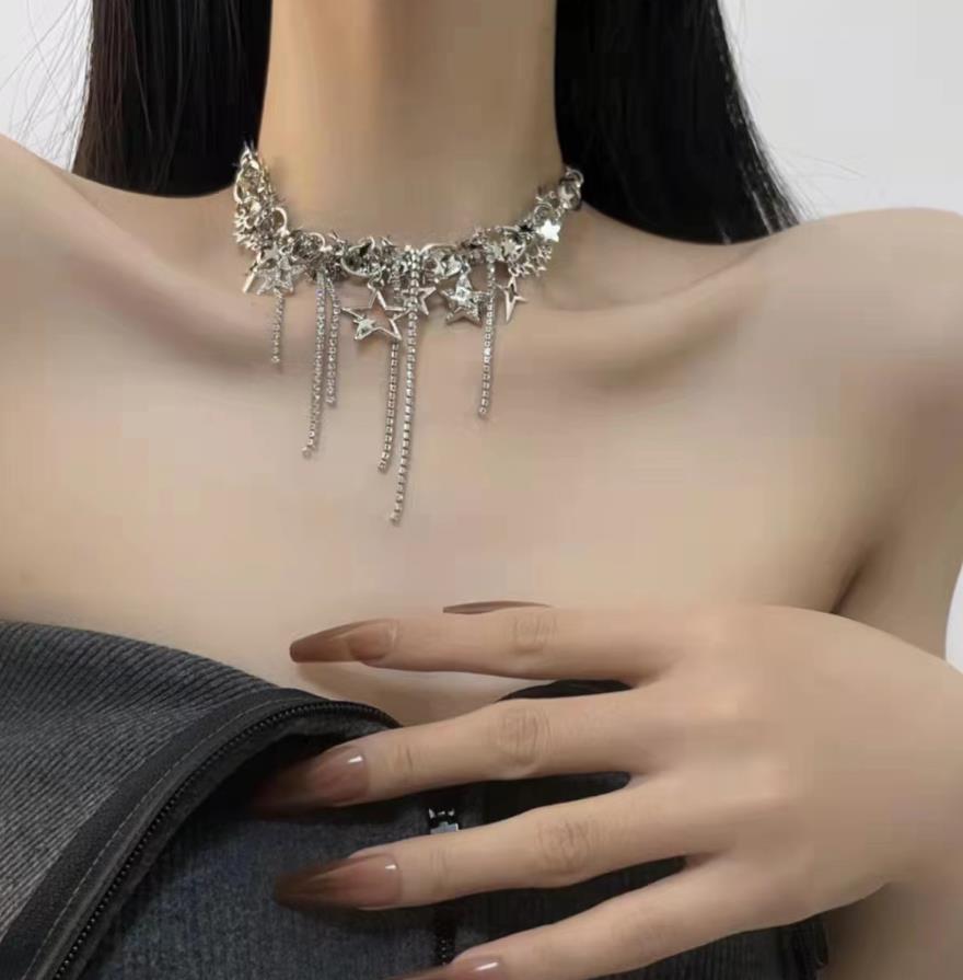 COLLAR STAR EXPLOSION