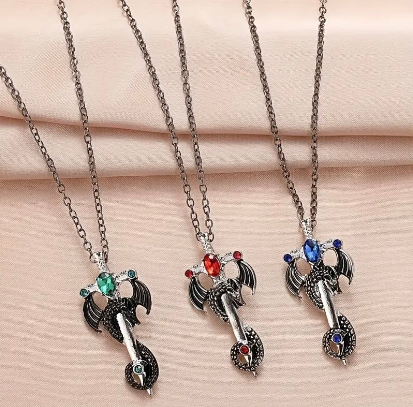 COLLAR CRUZ DE DRAGON PIEDRA