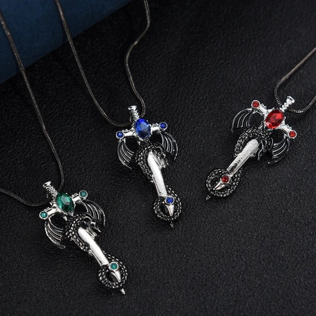 COLLAR CRUZ DE DRAGON PIEDRA
