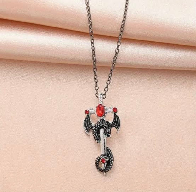 COLLAR CRUZ DE DRAGON PIEDRA