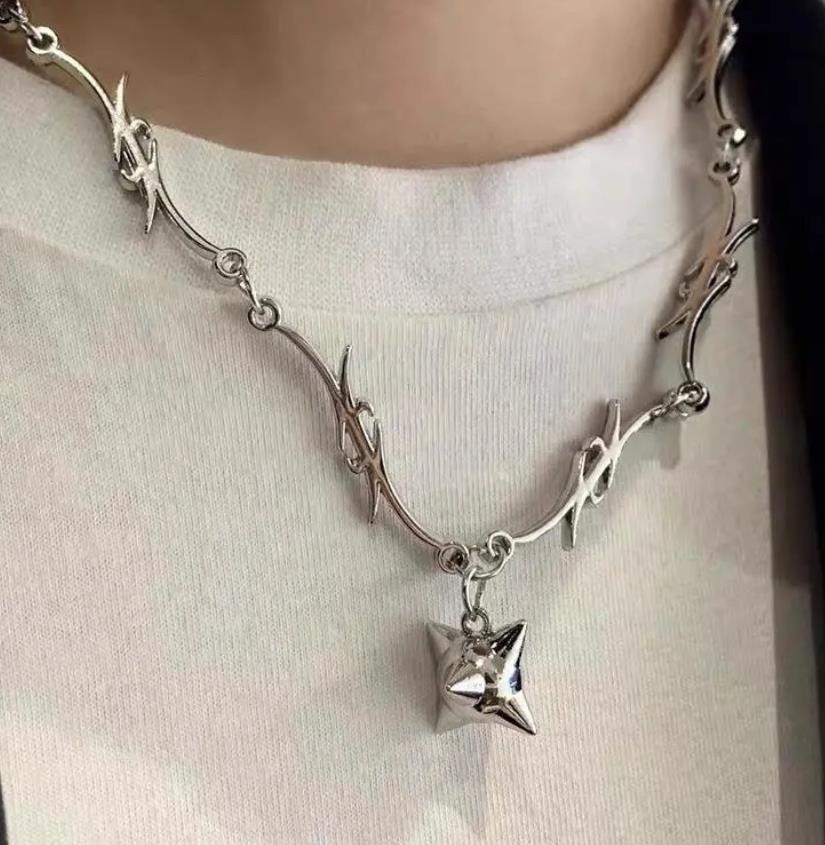 COLLAR ESPINAS PUNK