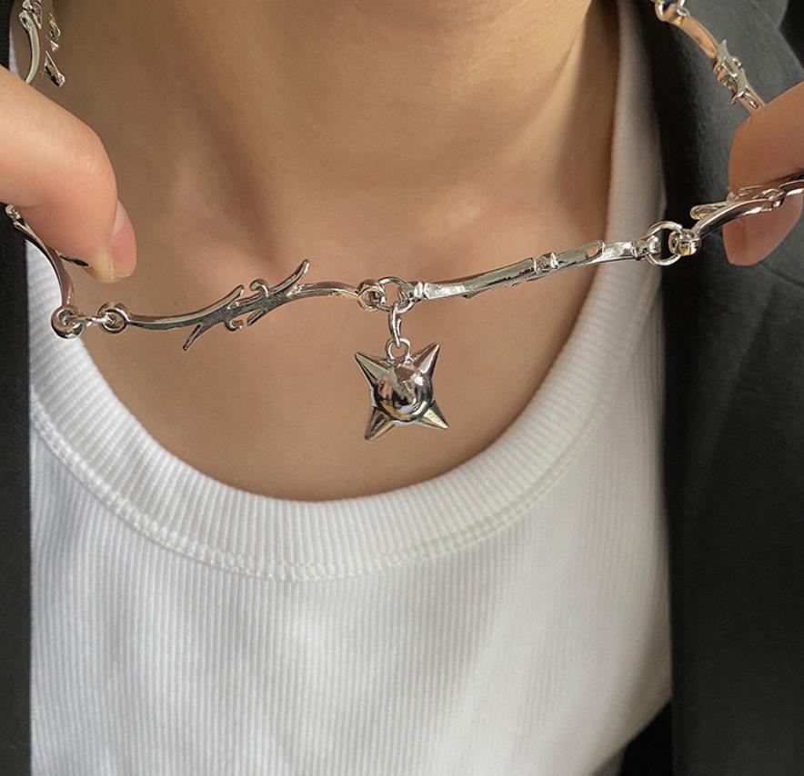 COLLAR ESPINAS PUNK