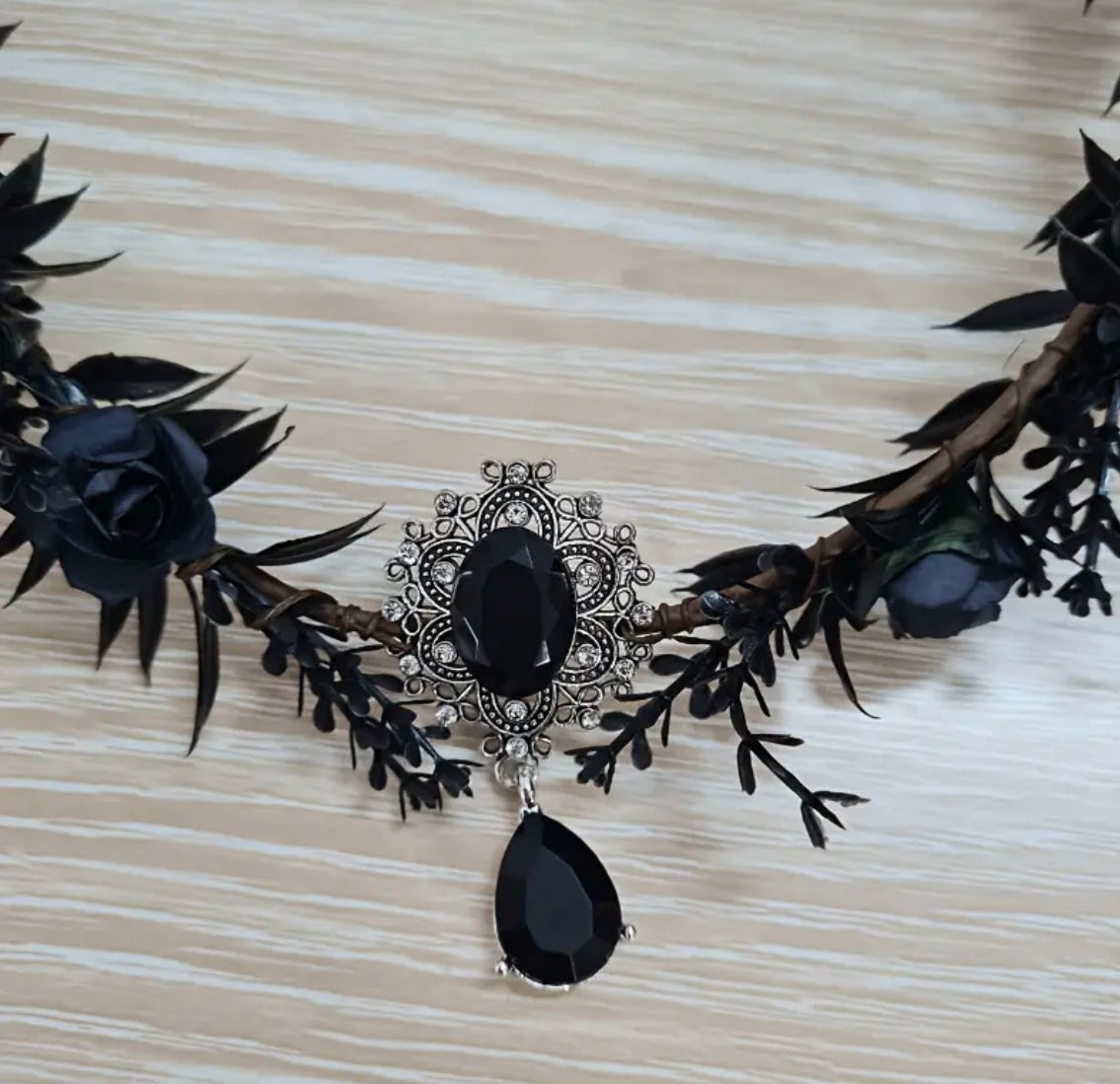 TIARA BLACK CROWN