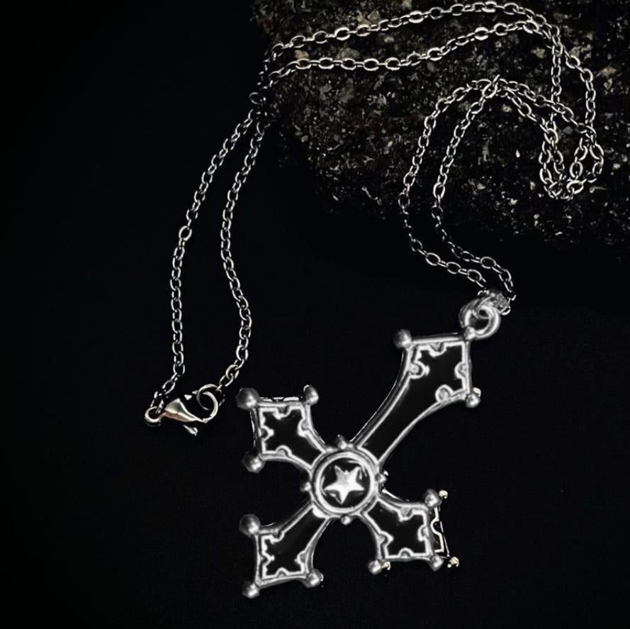 COLLAR CRUZ INVERTIDA