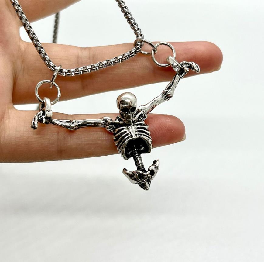 COLLAR CALAVERA ENCADENADA