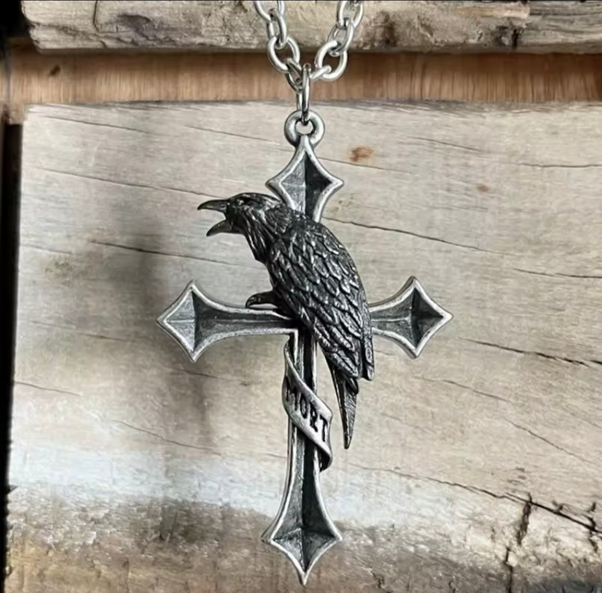 COLLAR CRUZ CUERVO