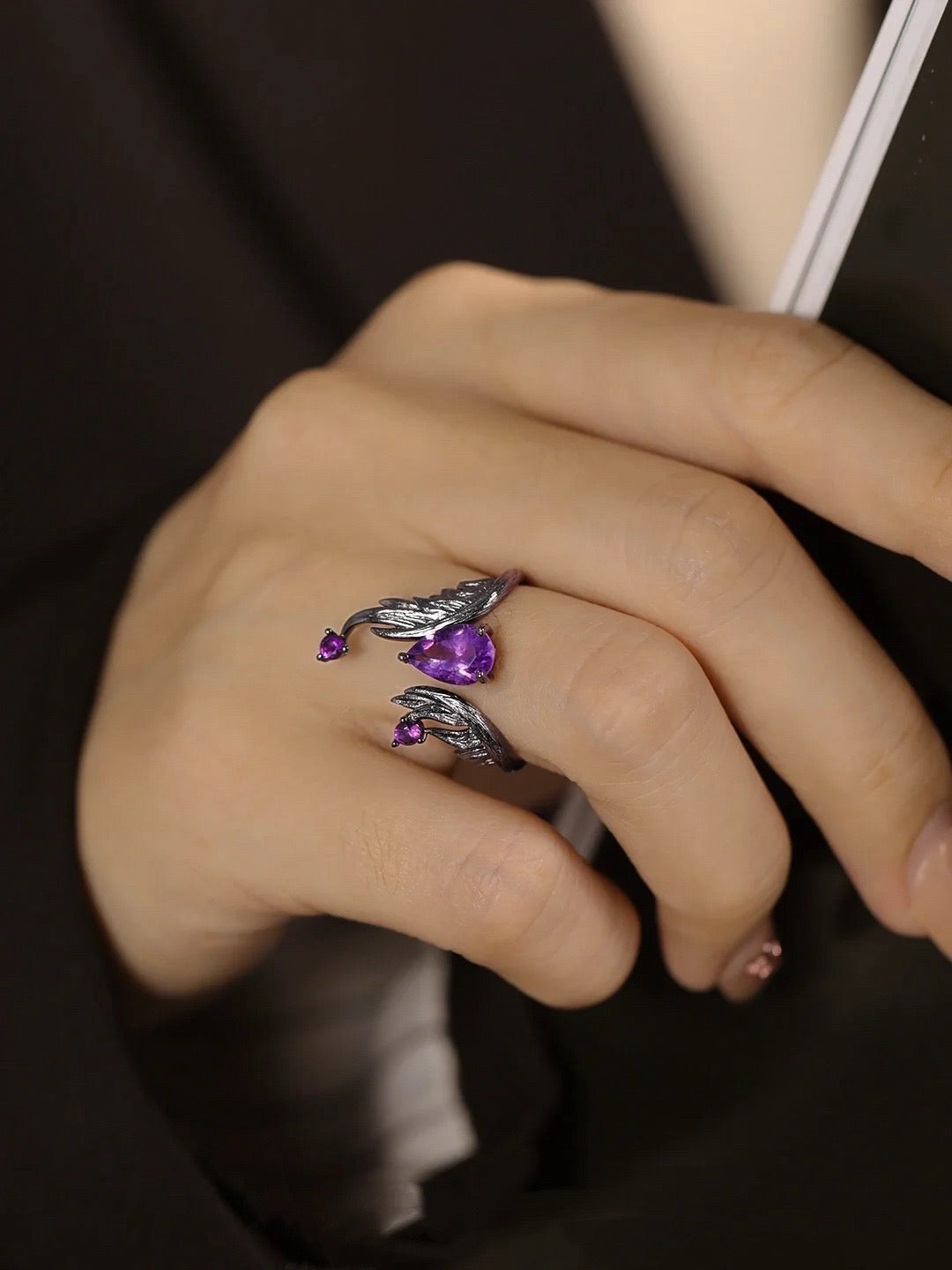 ANILLO ALAS PERLA MORADA