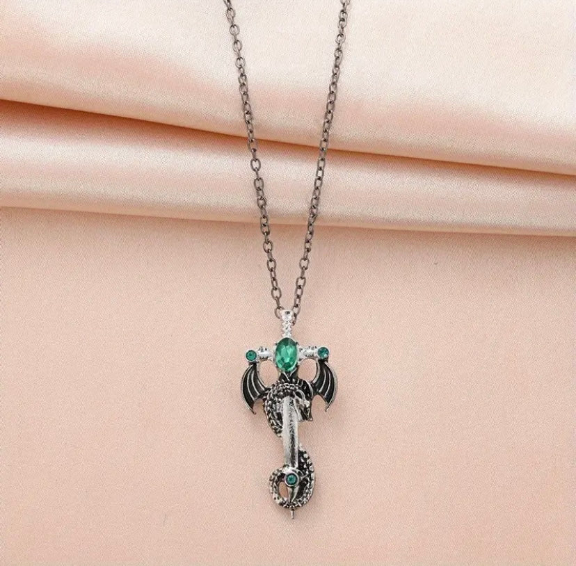 COLLAR CRUZ DE DRAGON PIEDRA
