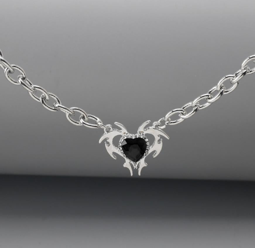 COLLAR CORAZÓN ALAS