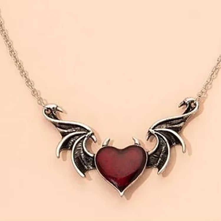 COLLAR CORAZÓN ALAS